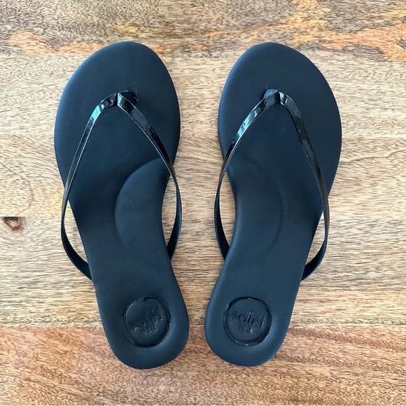 | solei sea • black padded flip flop sandal • size 6 | - Picture 7 of 7